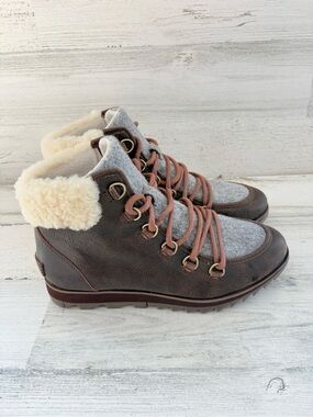 Sorel Women’s Size 7 Lace Up Cozy 6” Lace Up Ankle Boots Waterproof